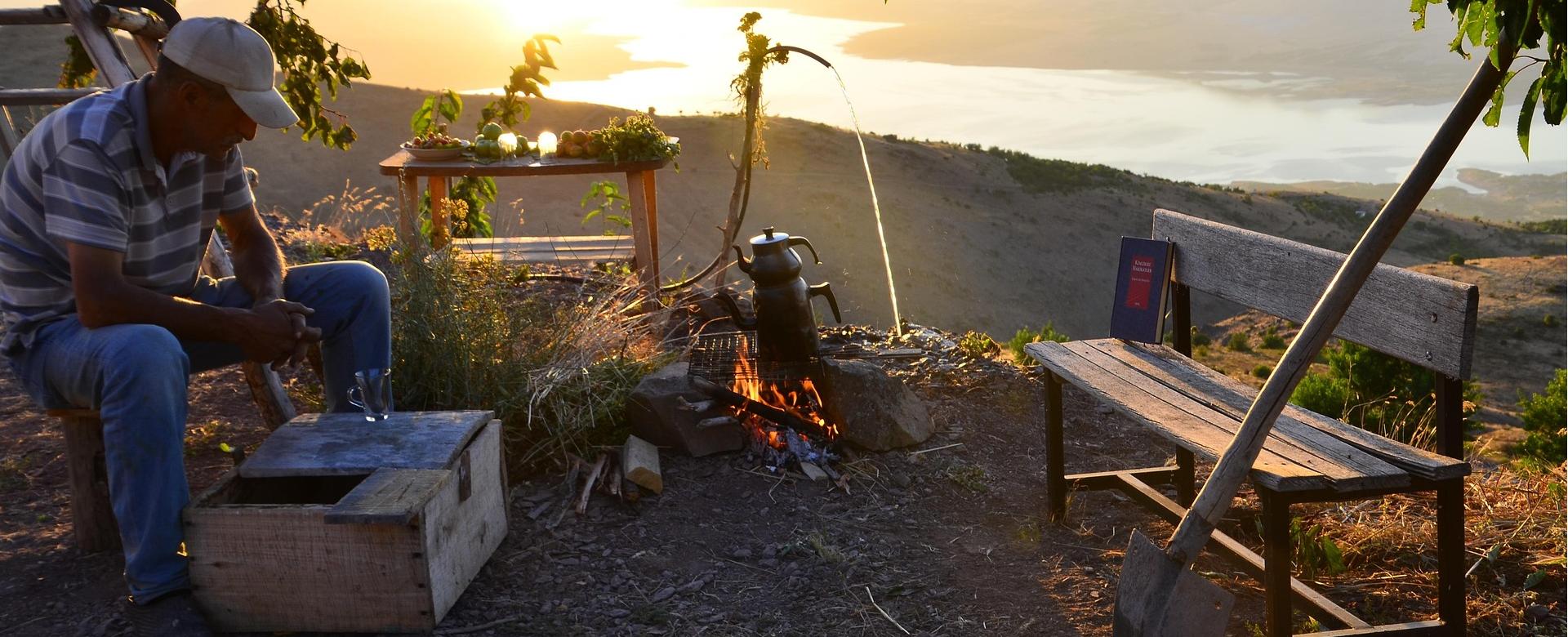 Campingmöbelgeschäft -Campingmöbelgeschäft early morning 7337880 1920